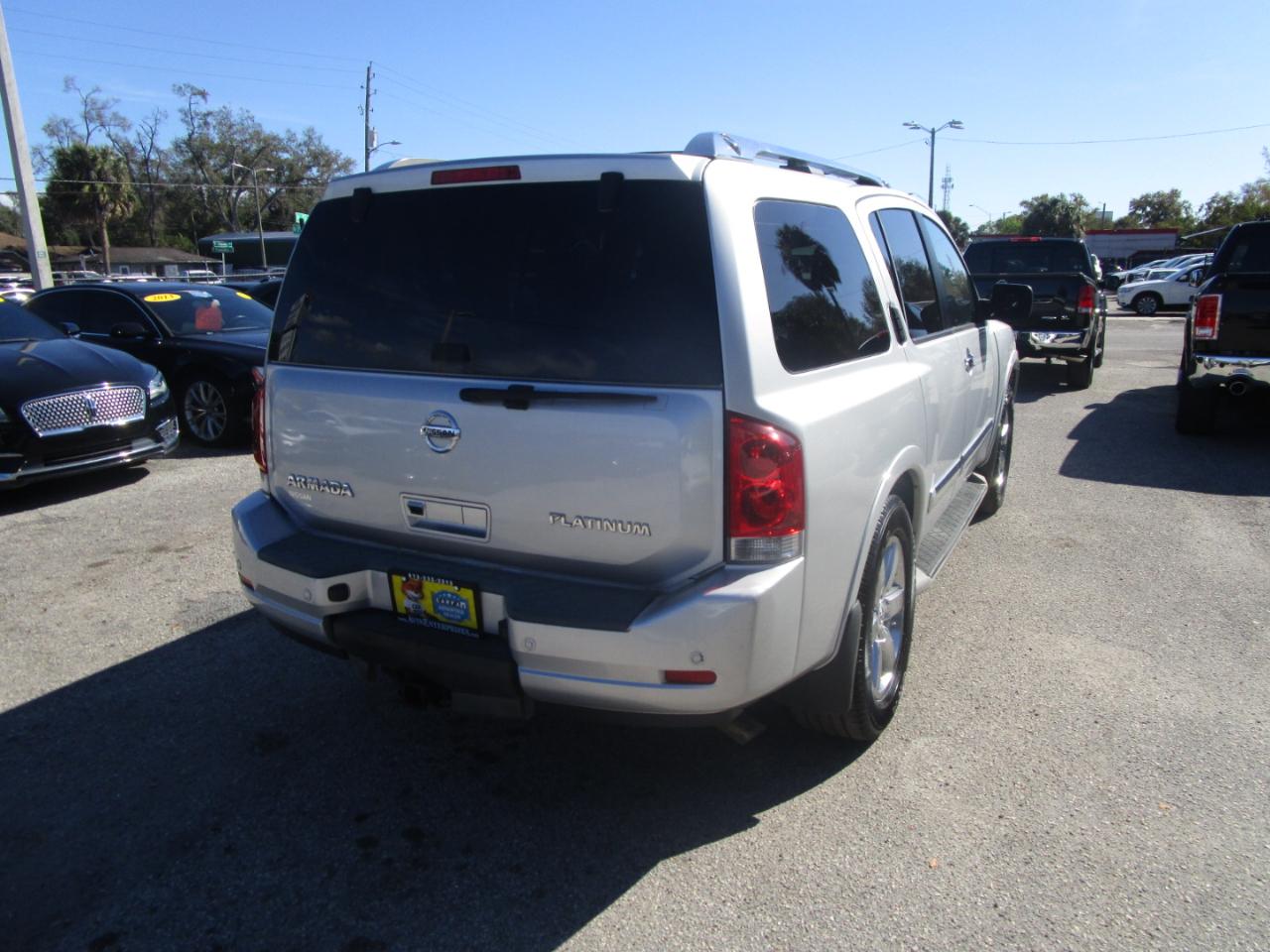 Nissan Armada Platinum 4WD 2012