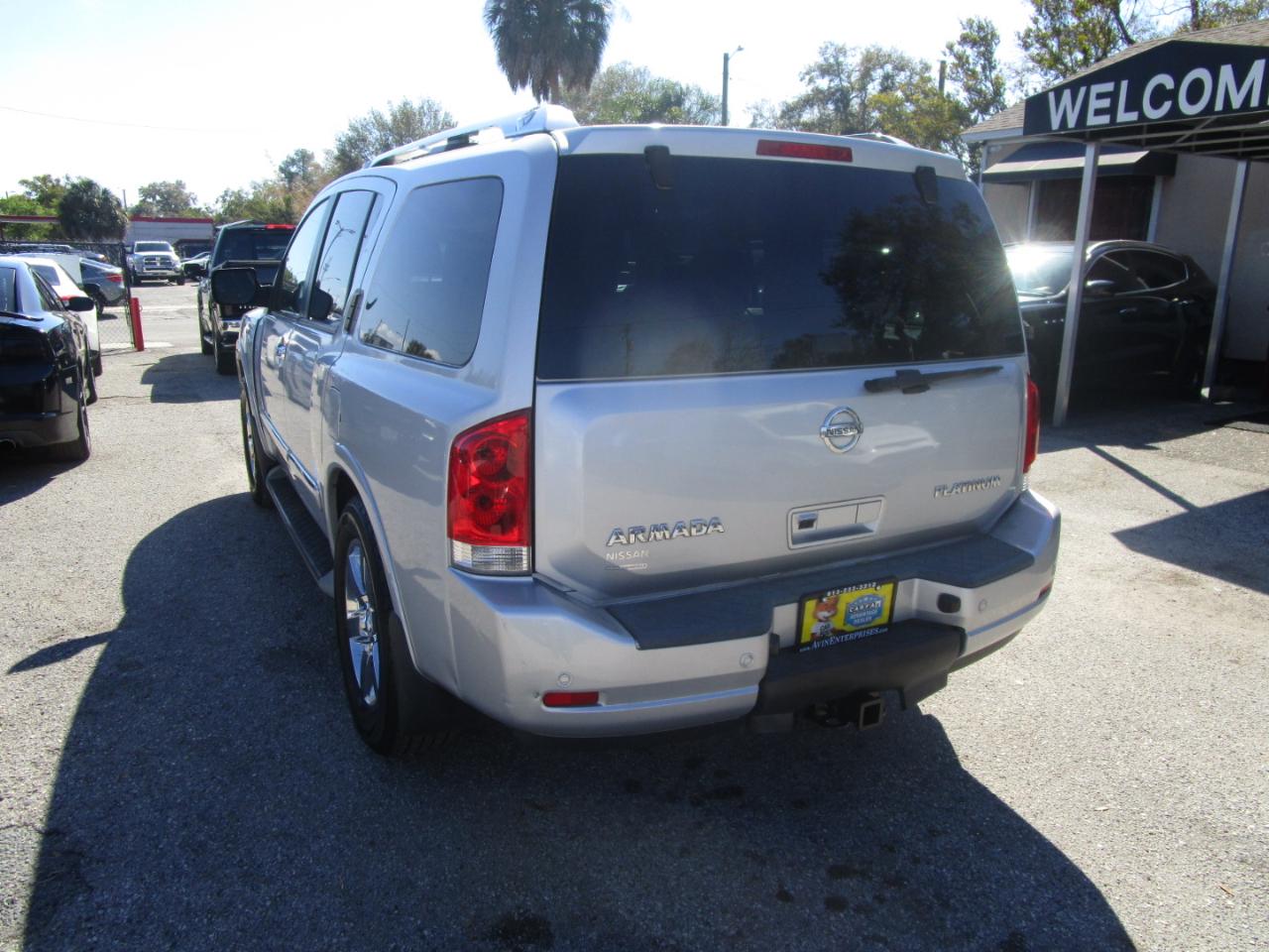 Nissan Armada Platinum 4WD 2012
