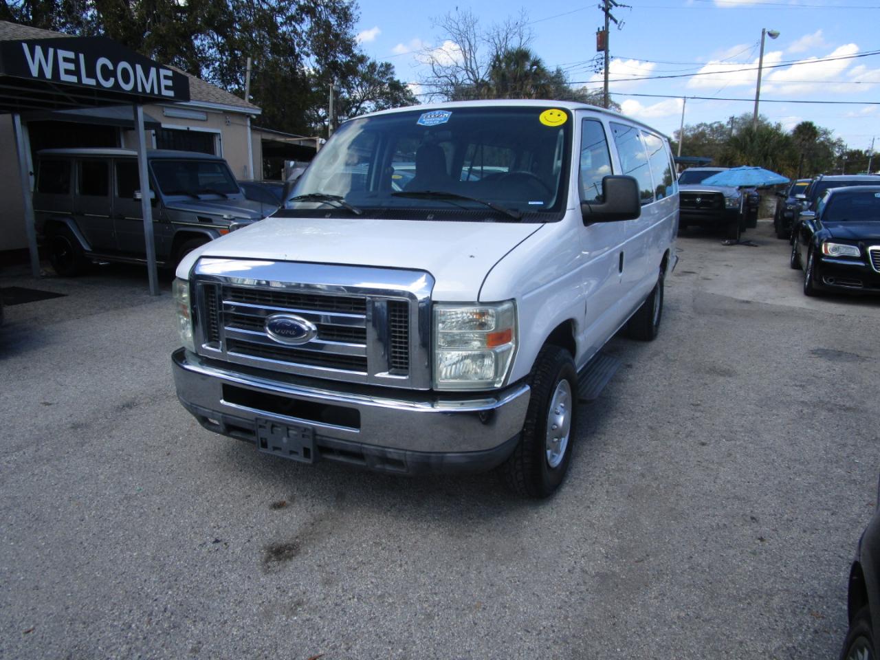 Ford Econoline E-350 XLT Super Duty Extended 2011
