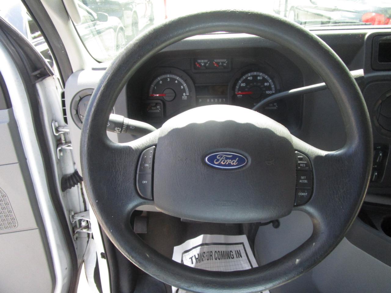 Ford Econoline E-350 XLT Super Duty Extended 2011