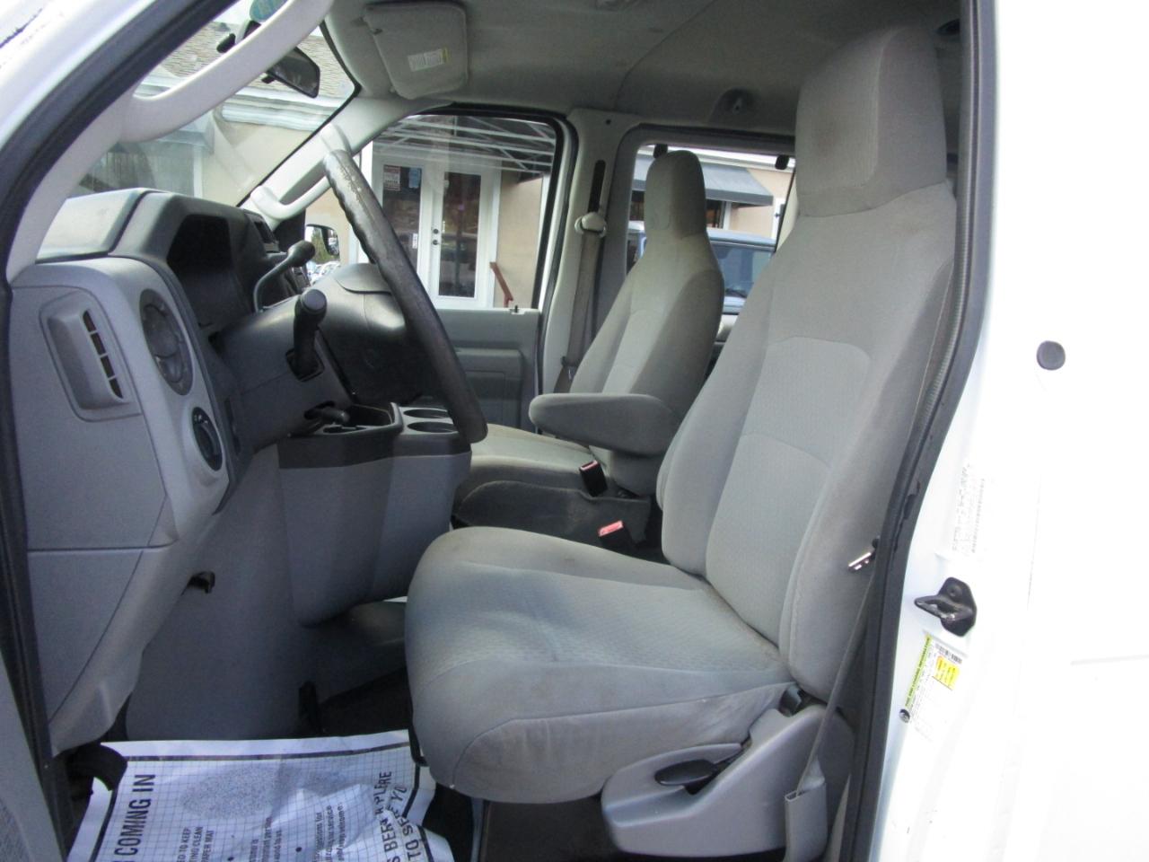 Ford Econoline E-350 XLT Super Duty Extended 2011