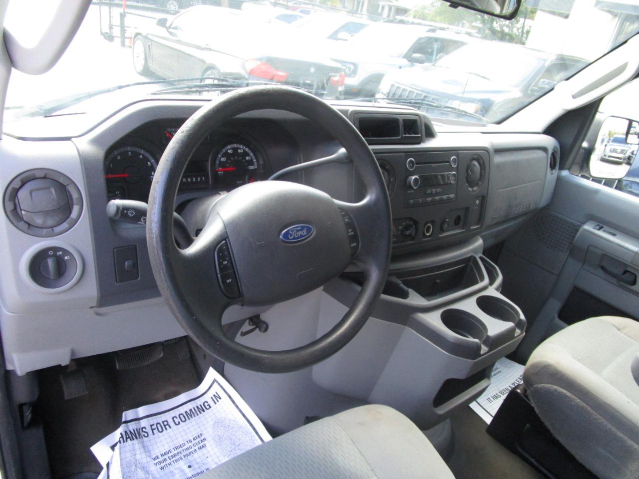 Ford Econoline E-350 XLT Super Duty Extended 2011