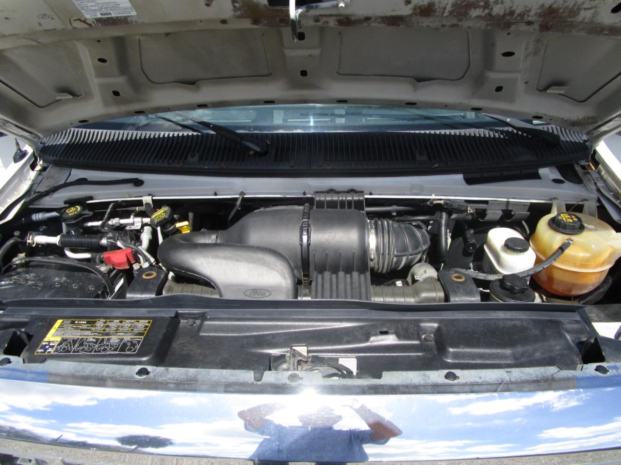 Ford Econoline E-350 XLT Super Duty Extended 2011