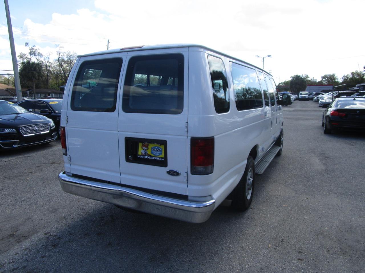 Ford Econoline E-350 XLT Super Duty Extended 2011