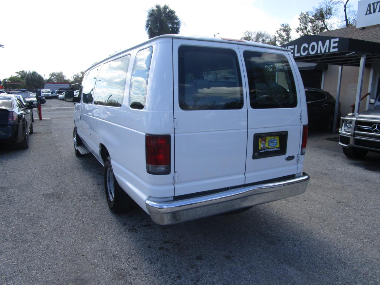 Ford Econoline E-350 XLT Super Duty Extended 2011