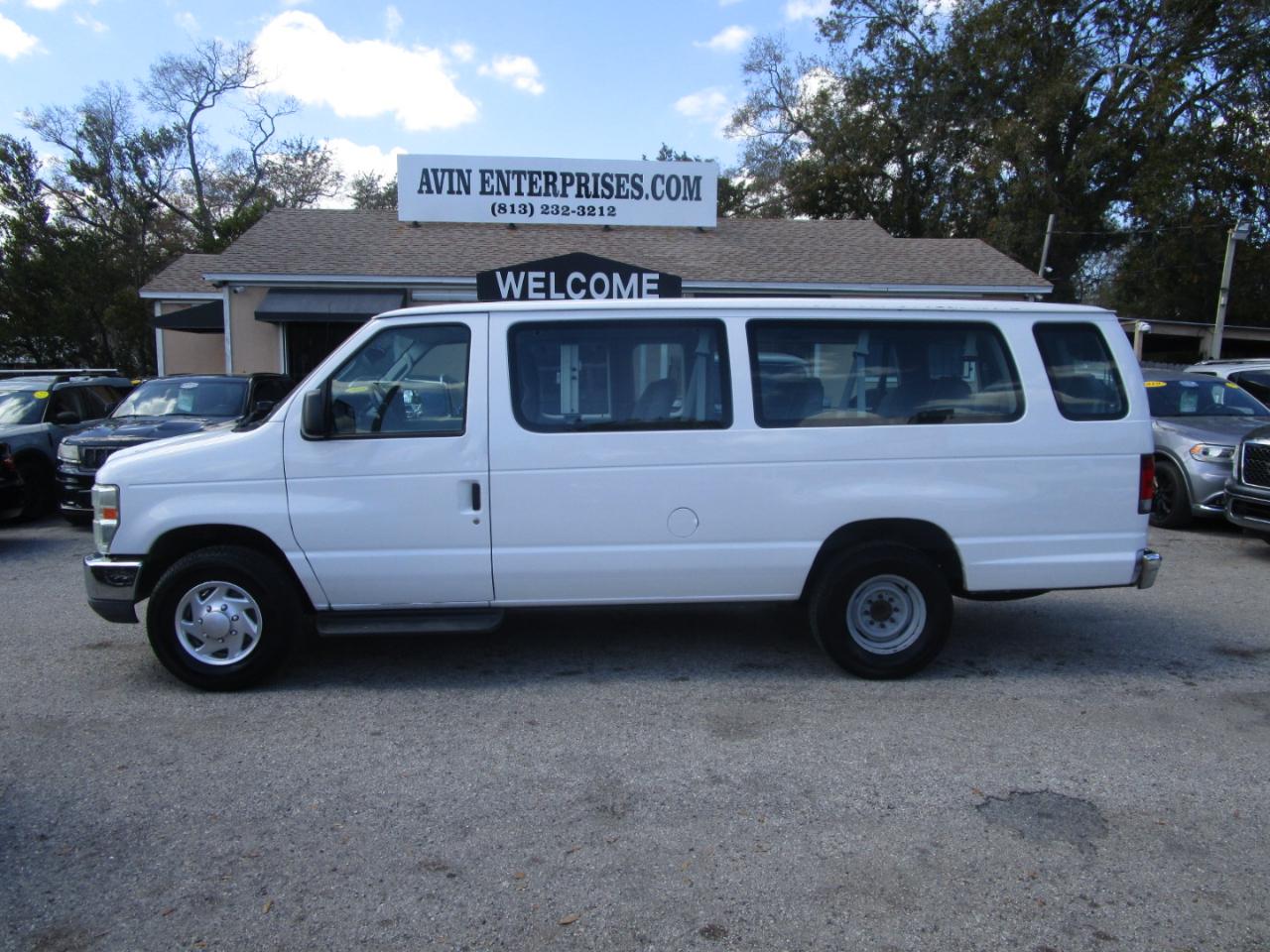 Ford Econoline E-350 XLT Super Duty Extended 2011