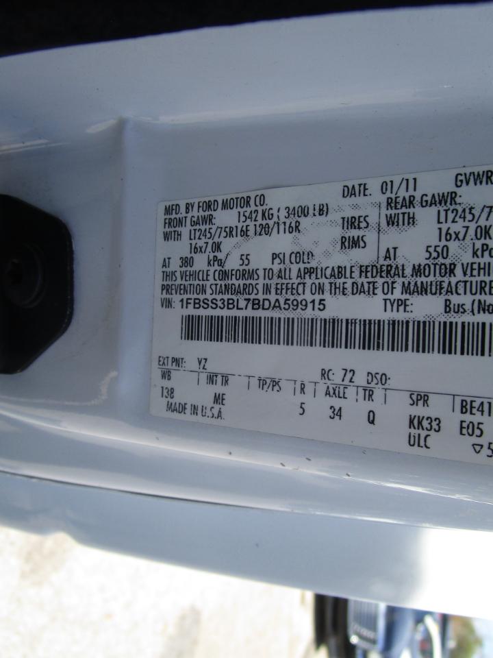 Ford Econoline E-350 XLT Super Duty Extended 2011