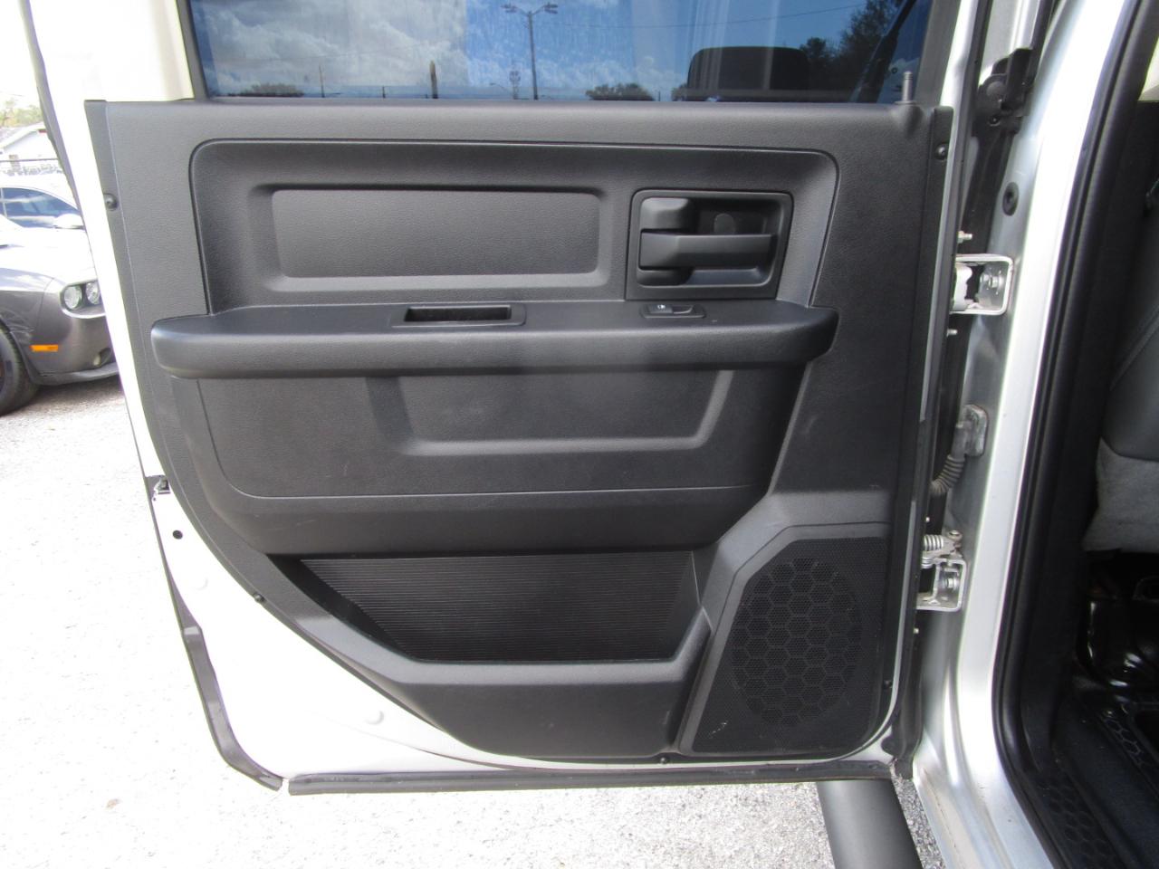 RAM 2500 Tradesman Crew Cab SWB 4WD 2016