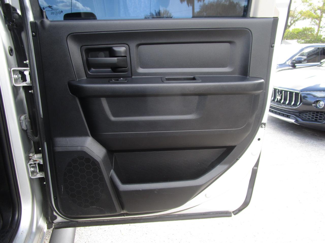 RAM 2500 Tradesman Crew Cab SWB 4WD 2016