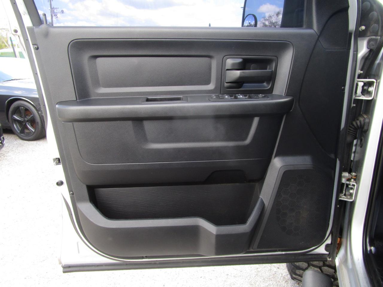 RAM 2500 Tradesman Crew Cab SWB 4WD 2016