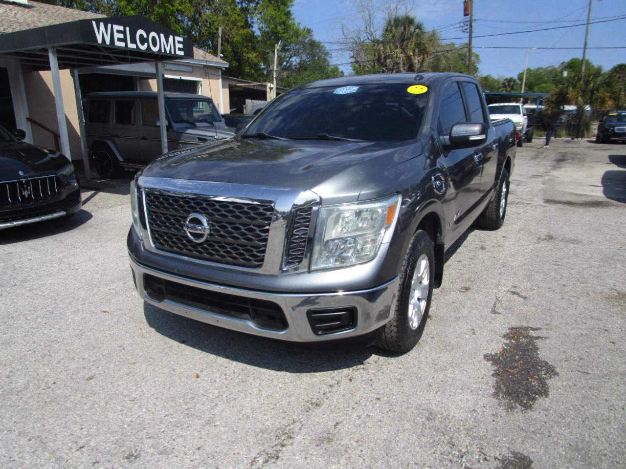 Nissan Titan SV Crew Cab 2WD 2017