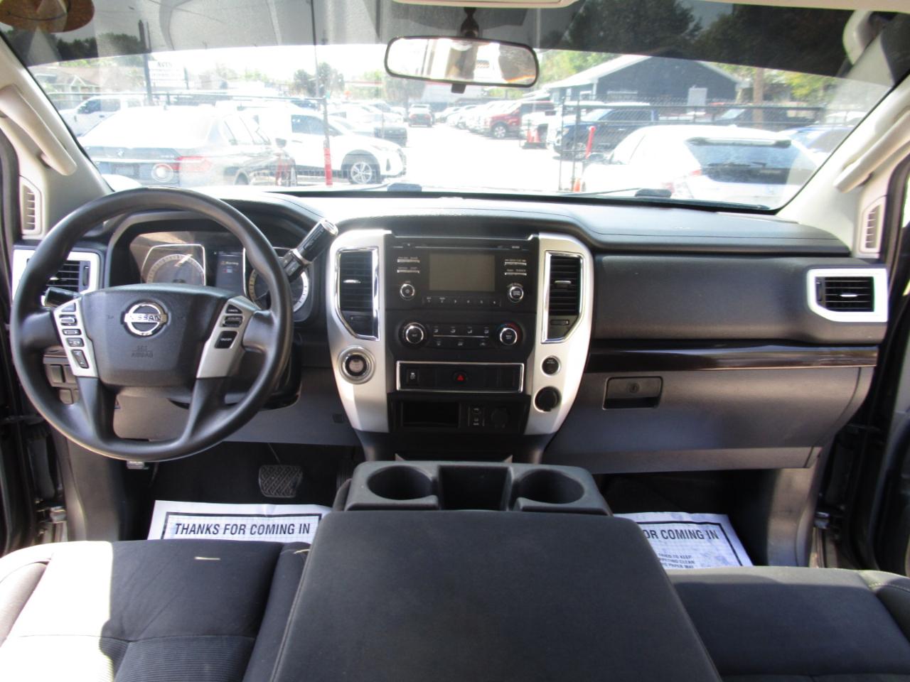 Nissan Titan SV Crew Cab 2WD 2017