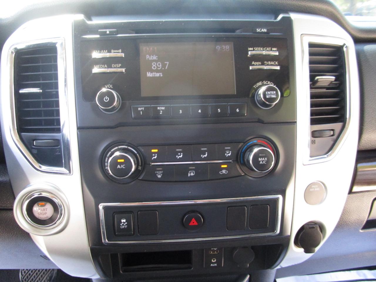 Nissan Titan SV Crew Cab 2WD 2017