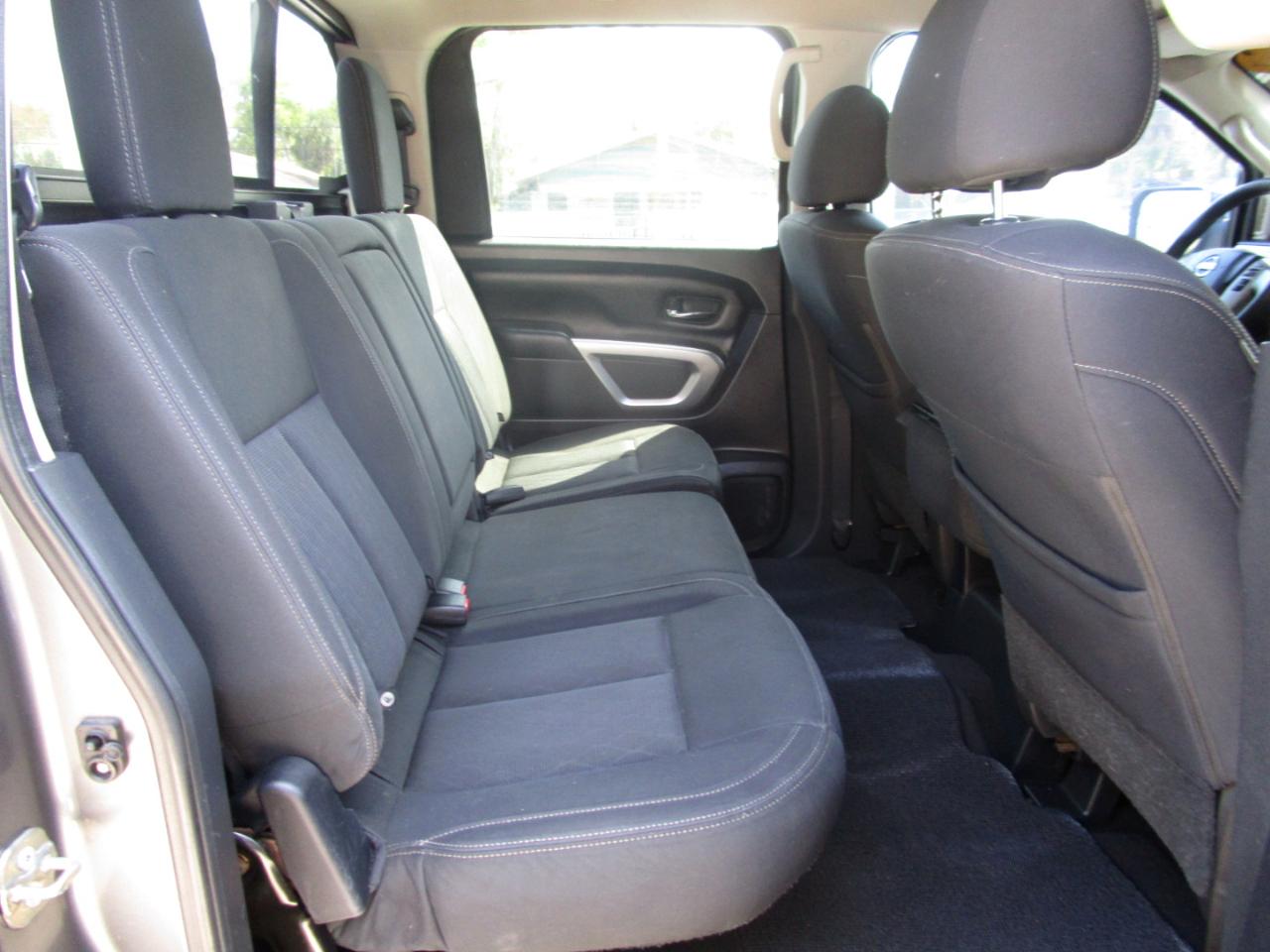 Nissan Titan SV Crew Cab 2WD 2017