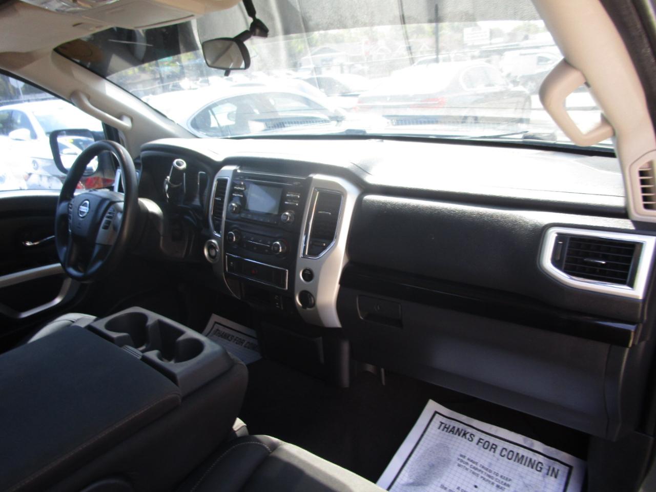 Nissan Titan SV Crew Cab 2WD 2017