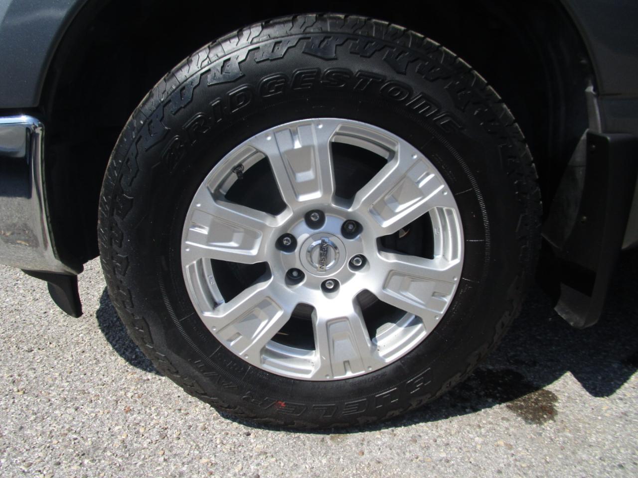 Nissan Titan SV Crew Cab 2WD 2017