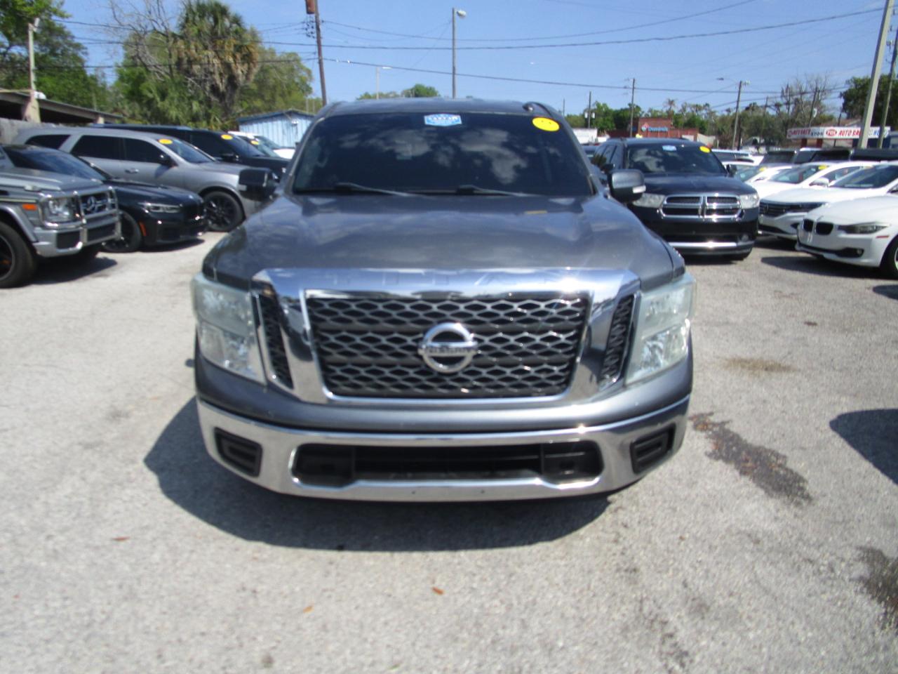 Nissan Titan SV Crew Cab 2WD 2017