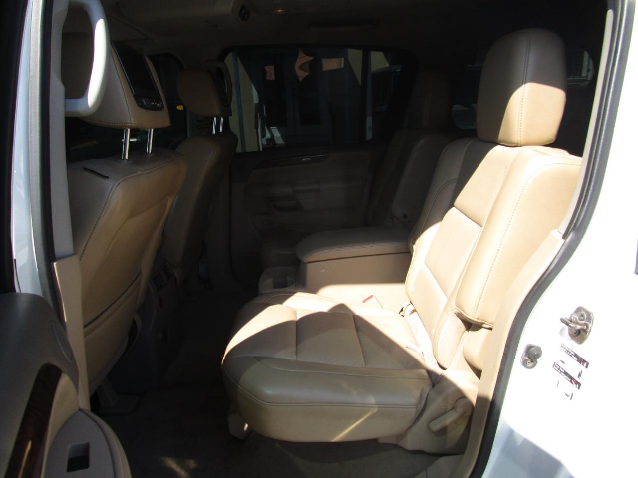 Nissan Armada Platinum 2WD 2013