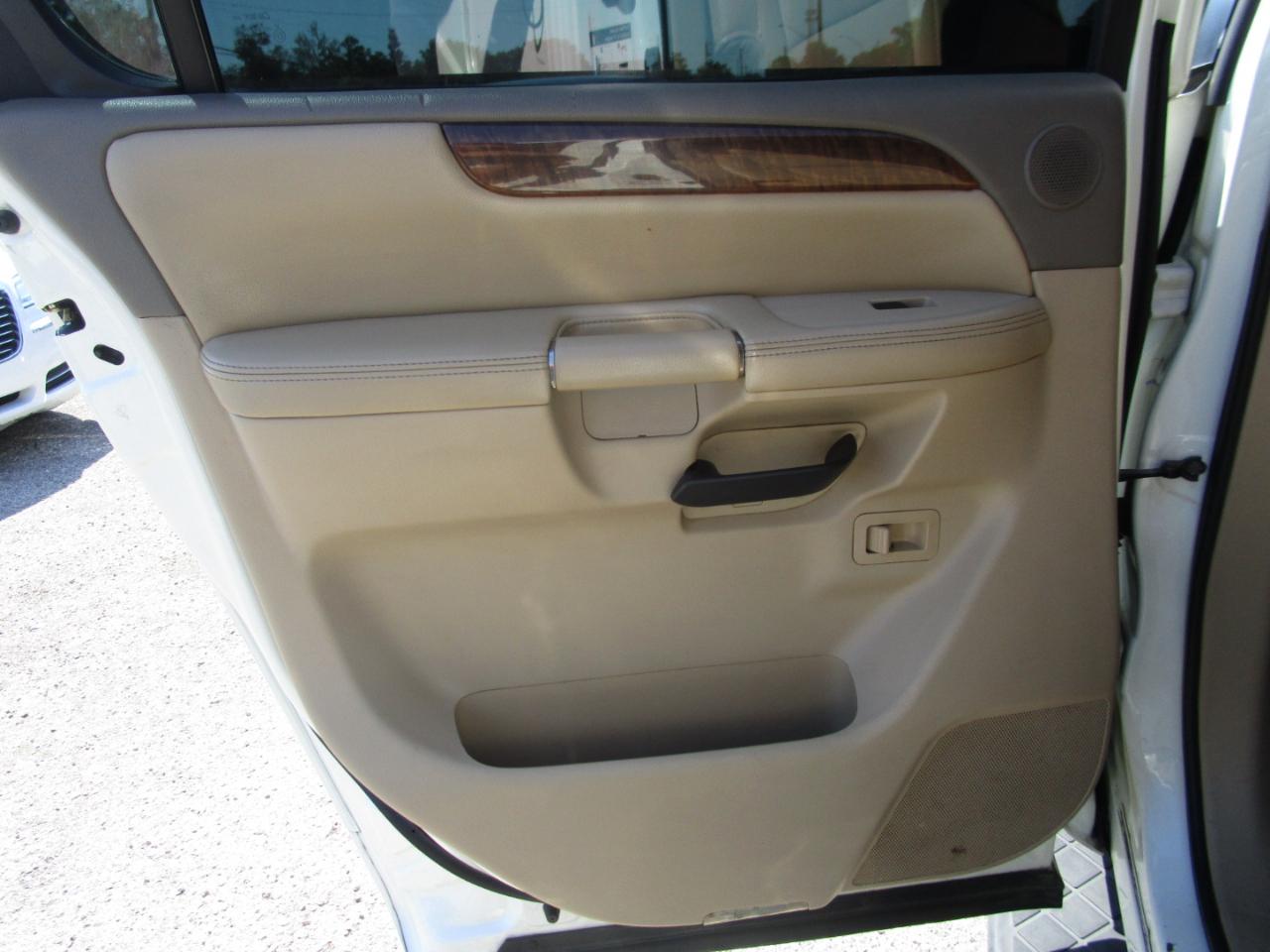 Nissan Armada Platinum 2WD 2013