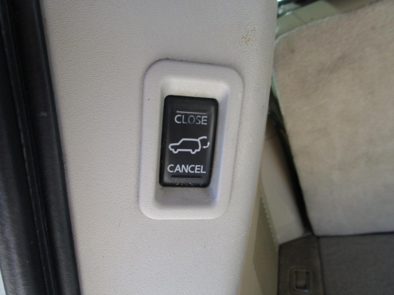 Nissan Armada Platinum 2WD 2013