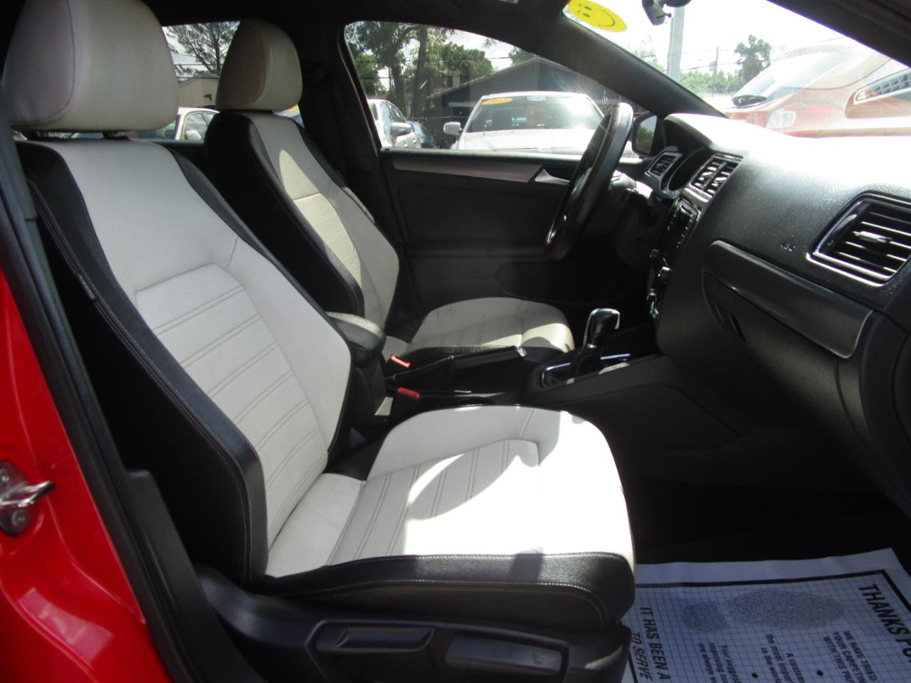 Volkswagen Jetta SE 6A 2016