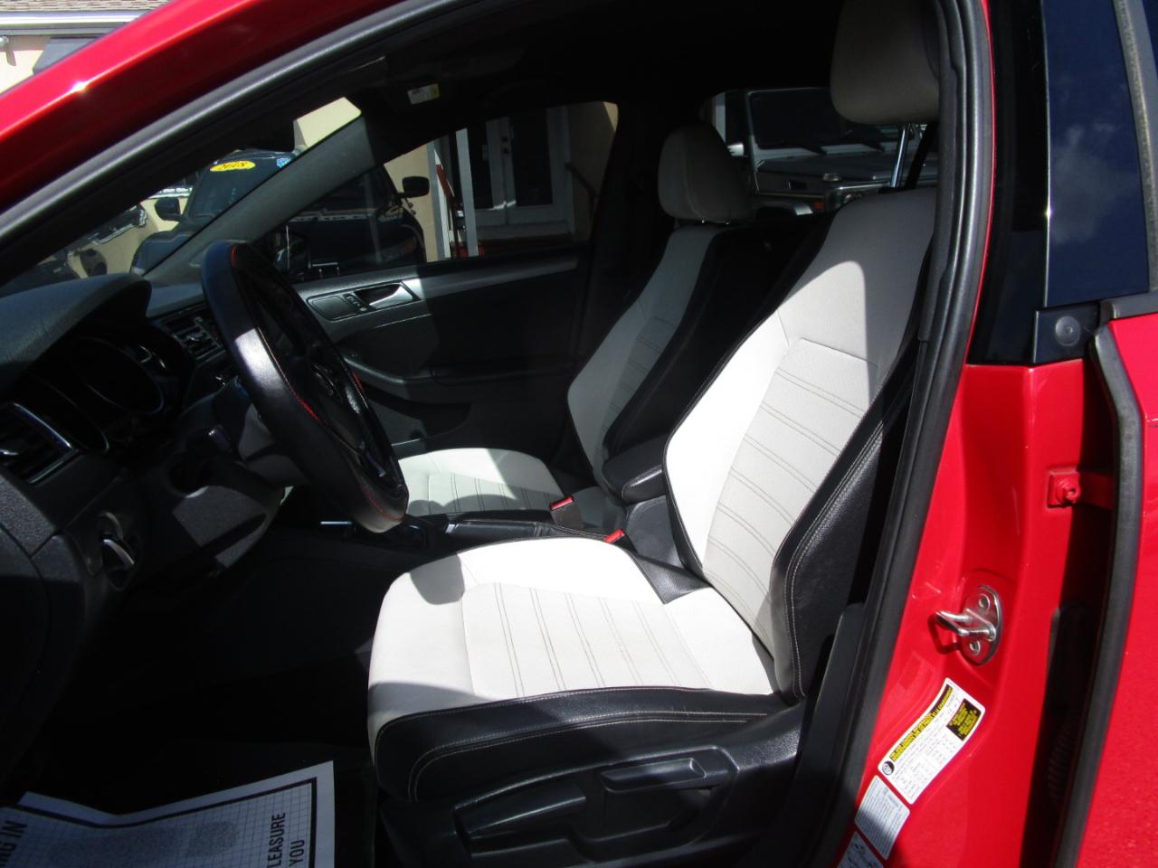 Volkswagen Jetta SE 6A 2016