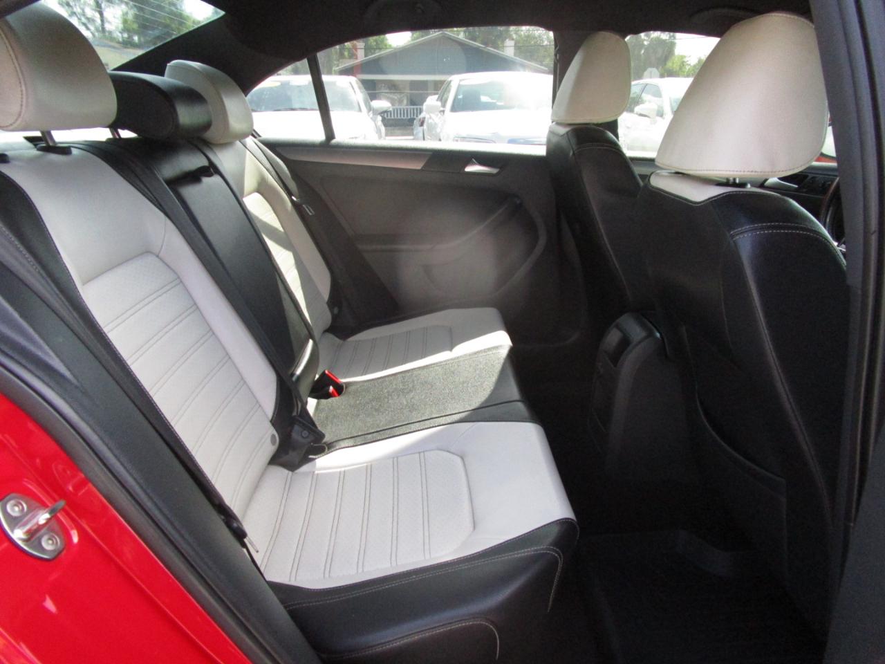 Volkswagen Jetta SE 6A 2016