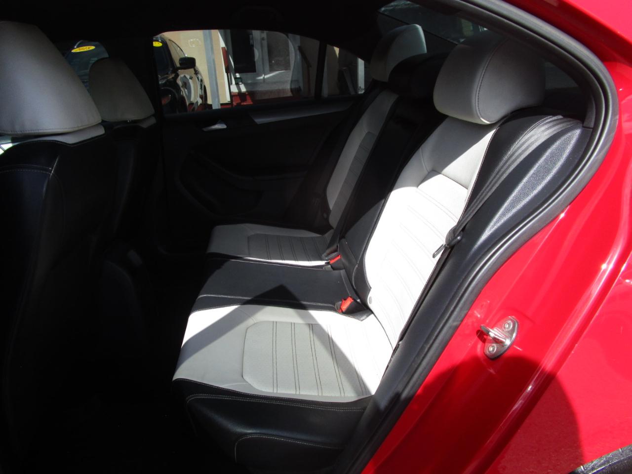 Volkswagen Jetta SE 6A 2016