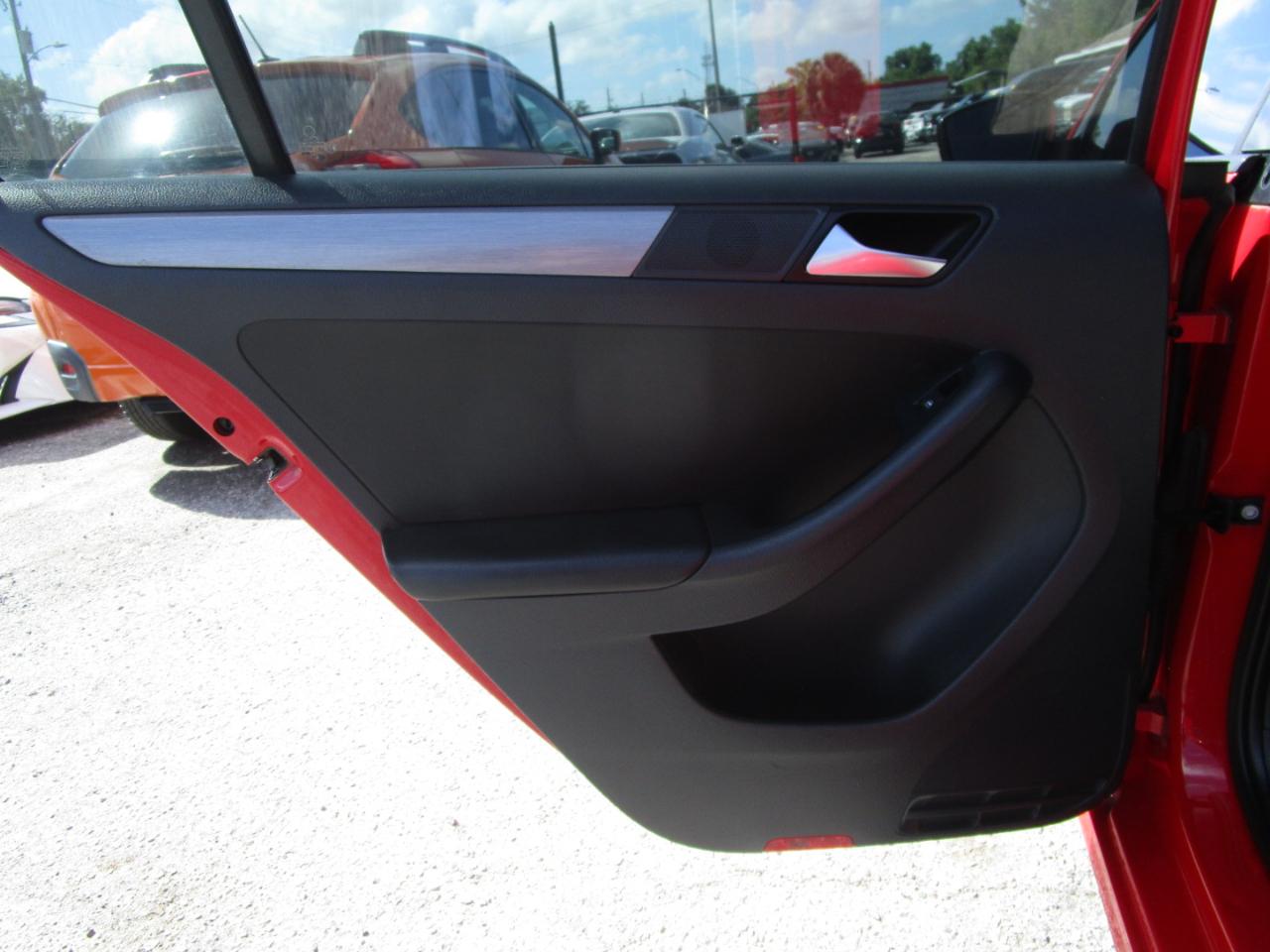 Volkswagen Jetta SE 6A 2016