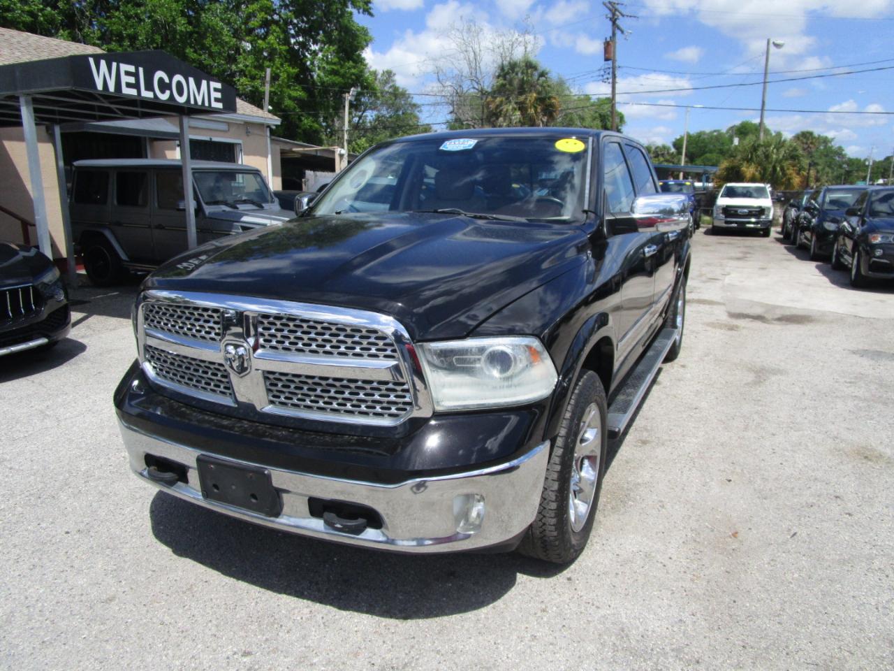 RAM 1500 Laramie Crew Cab SWB 4WD 2013