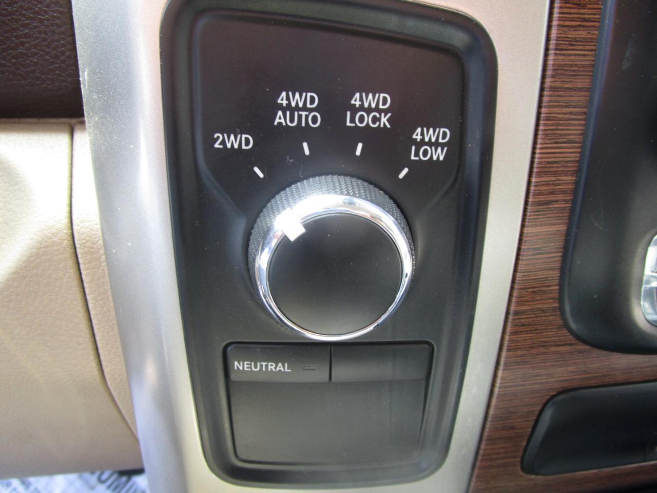 RAM 1500 Laramie Crew Cab SWB 4WD 2013