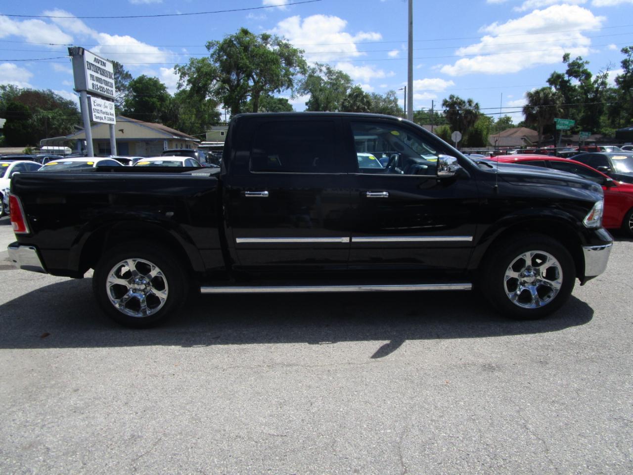RAM 1500 Laramie Crew Cab SWB 4WD 2013