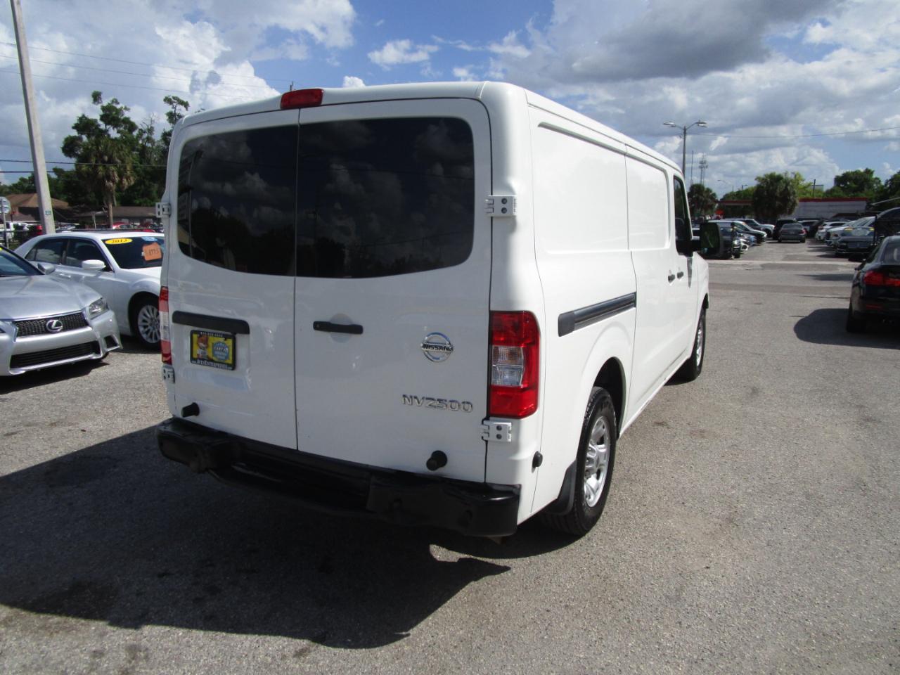 Nissan NV Cargo 2500 HD S V6 2019