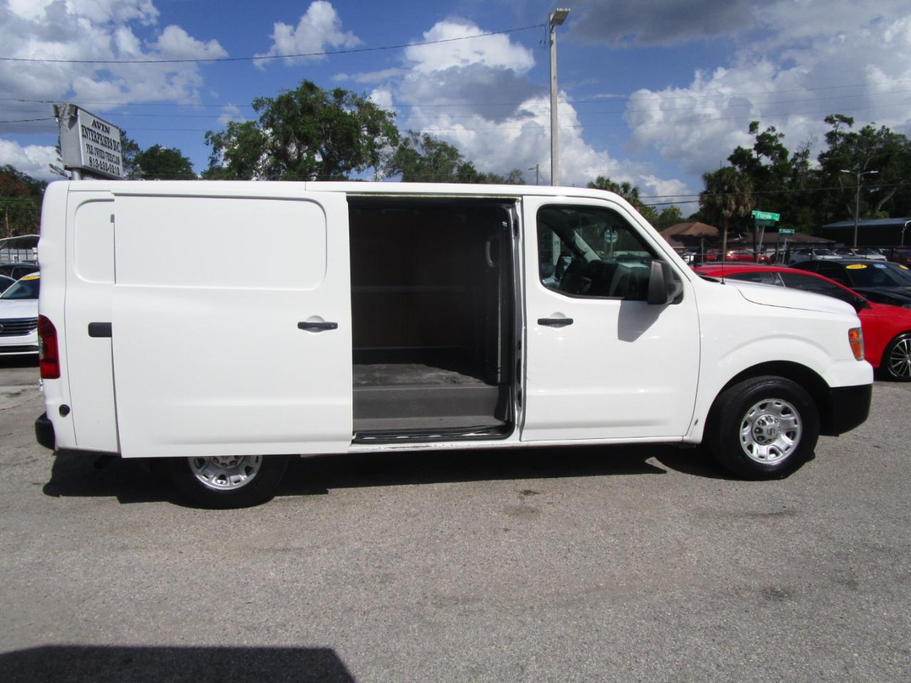 Nissan NV Cargo 2500 HD S V6 2019