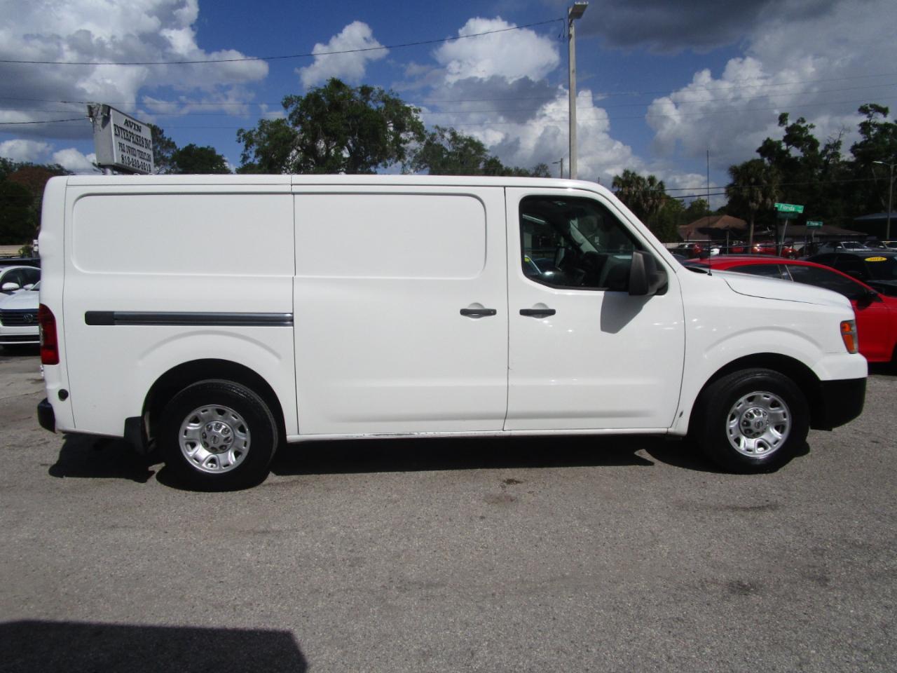 Nissan NV Cargo 2500 HD S V6 2019