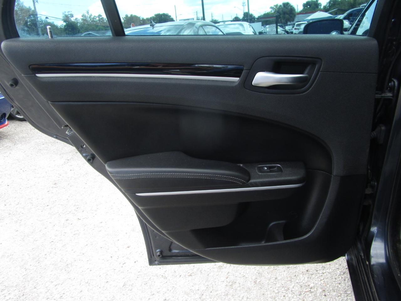 Chrysler 300 S V6 RWD 2019