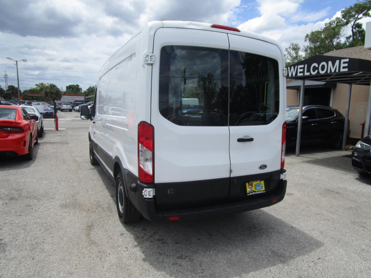Ford Transit 250 Van Med. Roof w/Sliding Pass. 148-in. WB 2016