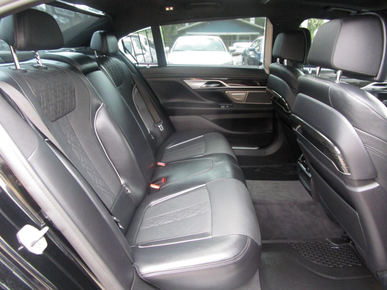 BMW 7-Series 740i 2021