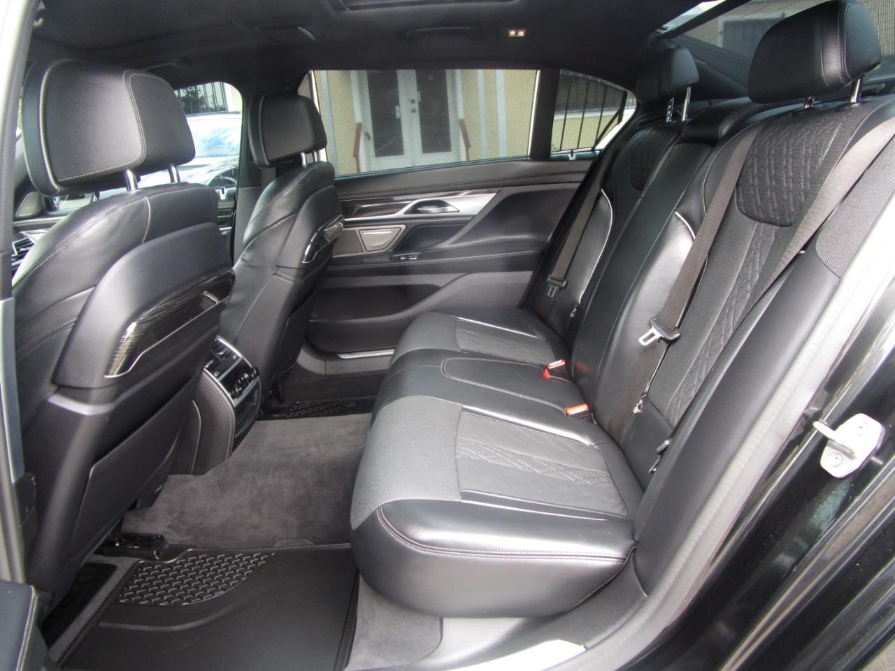 BMW 7-Series 740i 2021