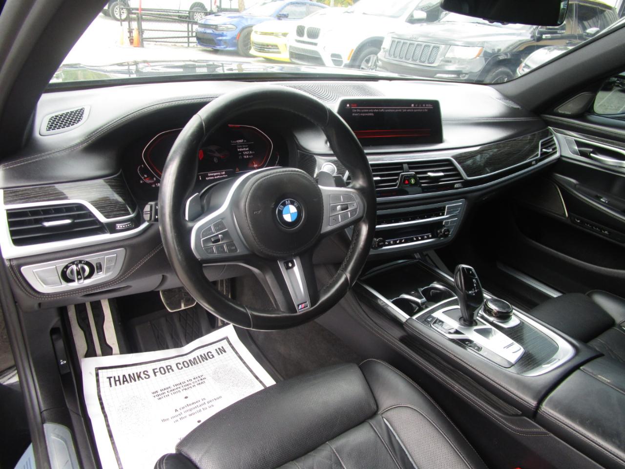 BMW 7-Series 740i 2021