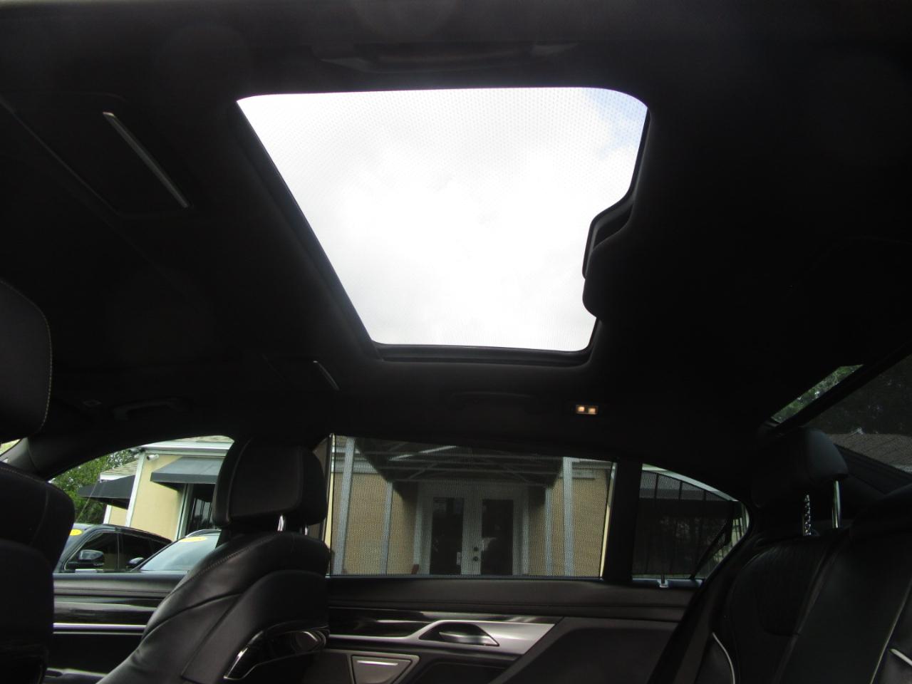BMW 7-Series 740i 2021
