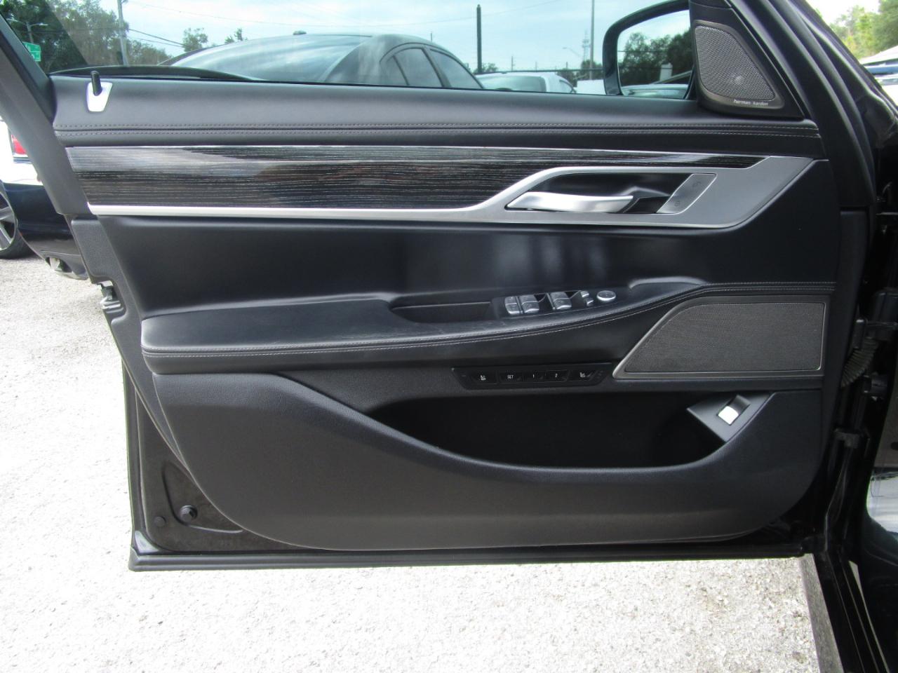 BMW 7-Series 740i 2021