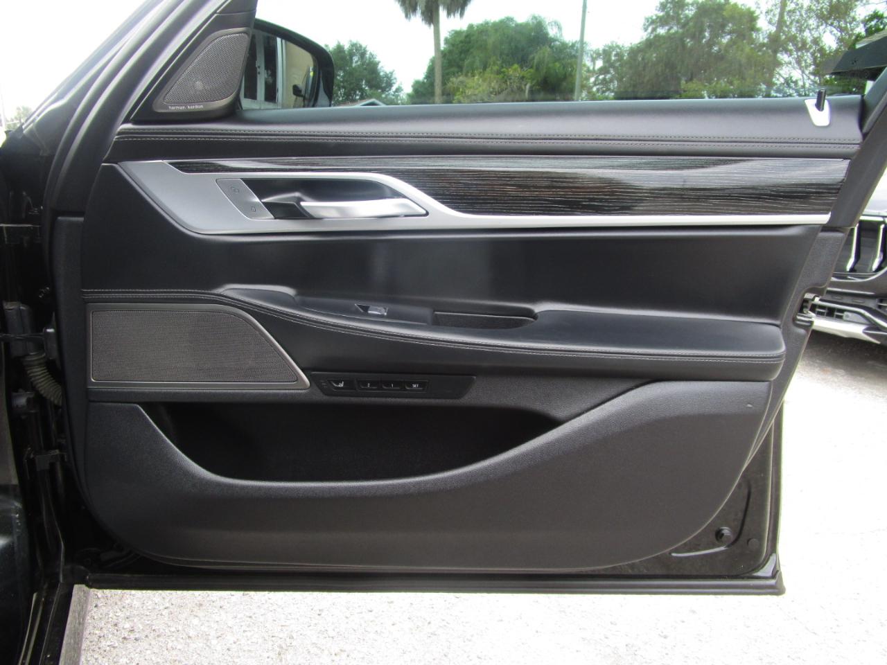 BMW 7-Series 740i 2021