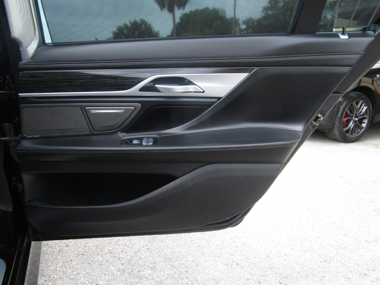 BMW 7-Series 740i 2021
