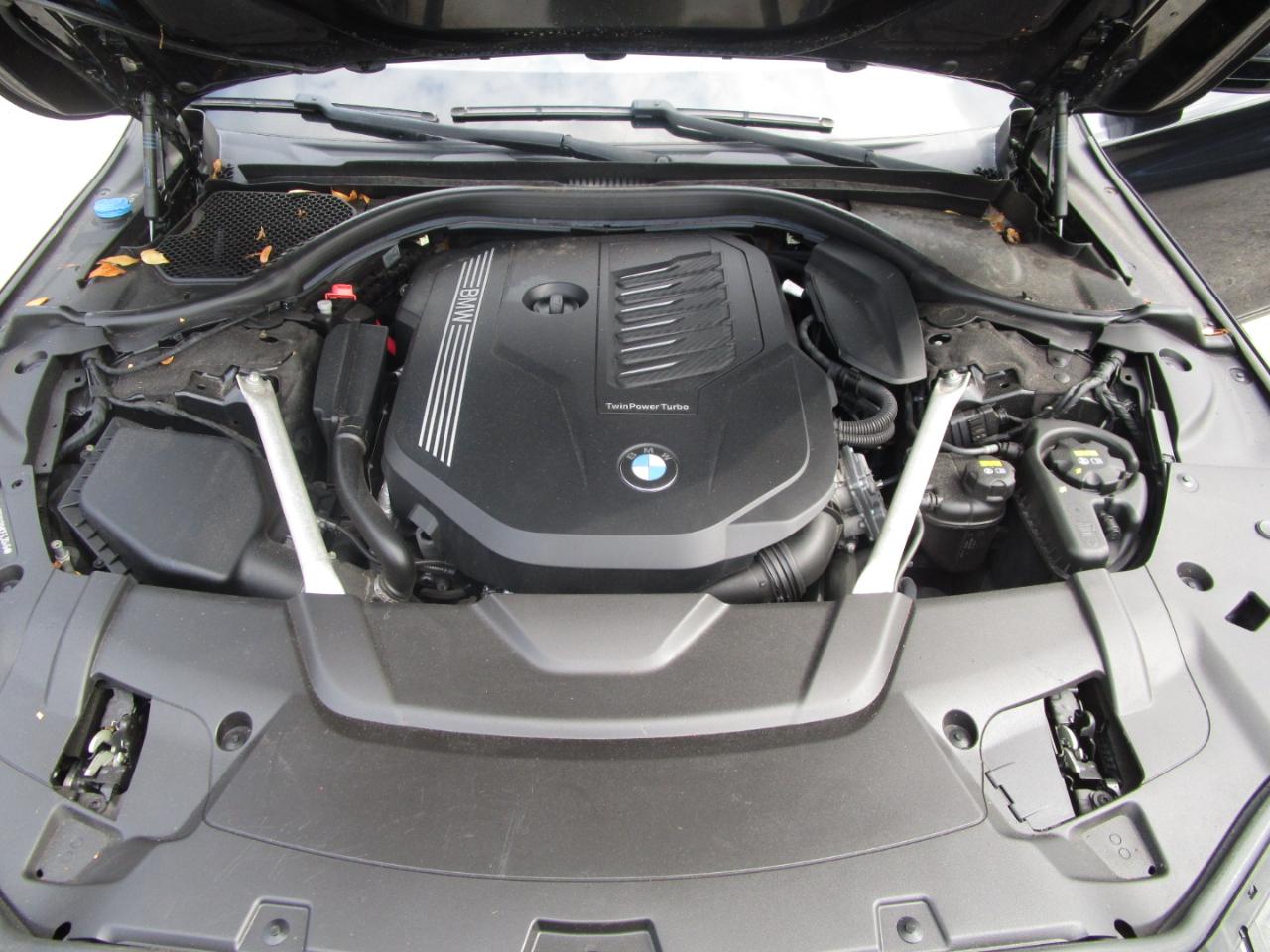 BMW 7-Series 740i 2021