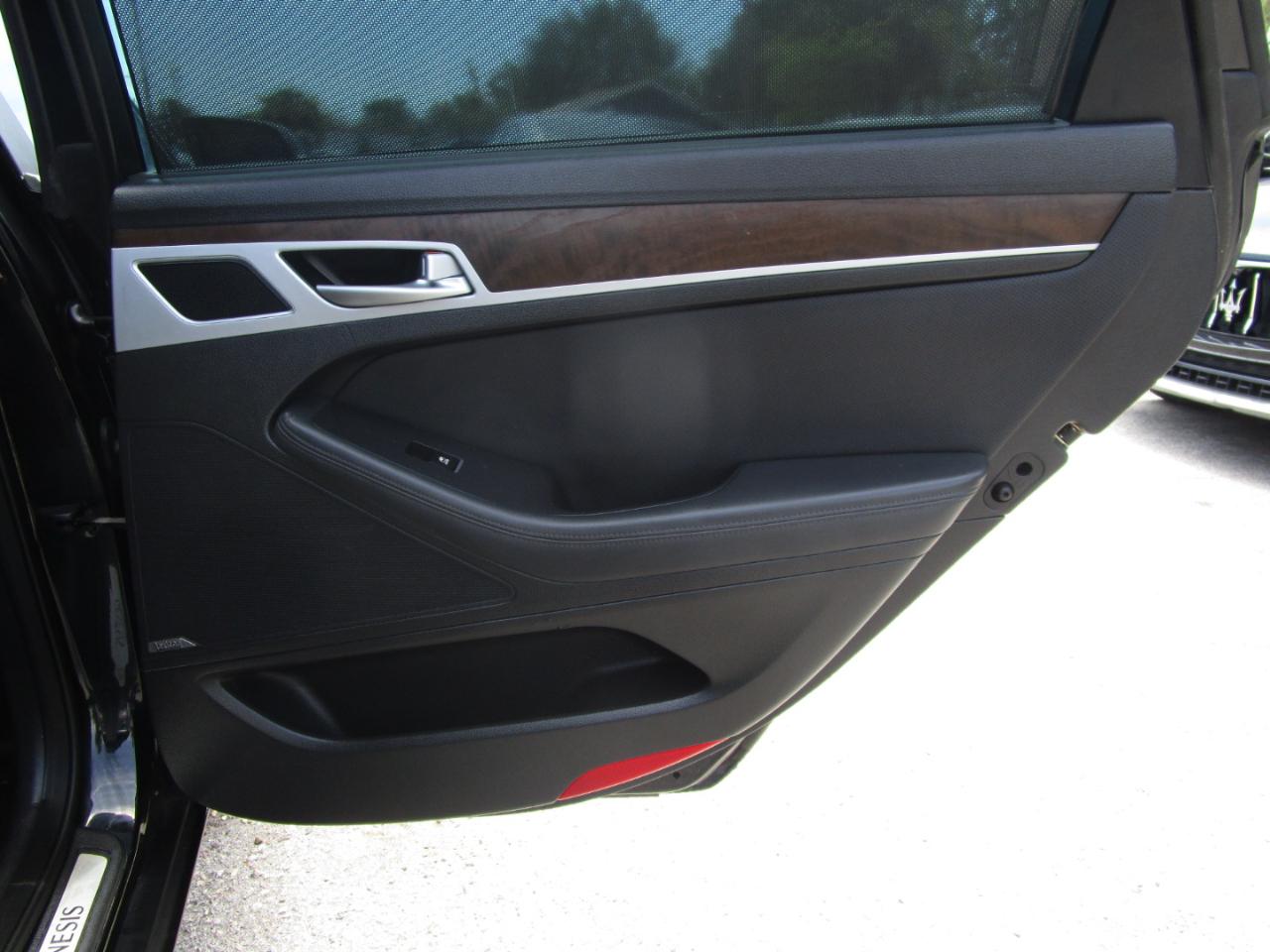 Hyundai Genesis 5.0L RWD 2015