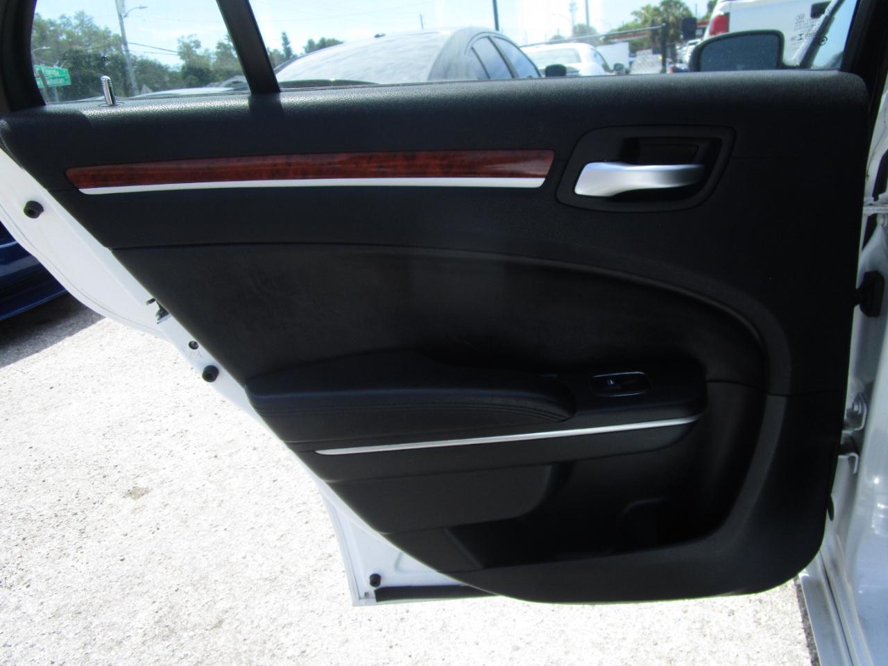Chrysler 300 RWD 2013