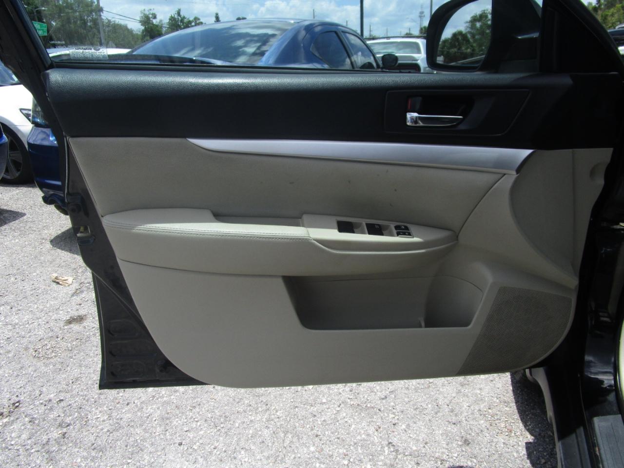 Subaru Outback 2.5i Premium 2012