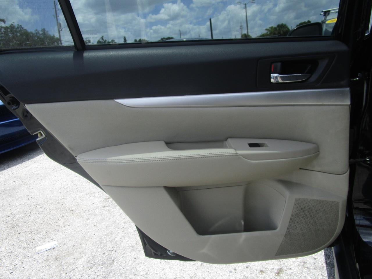 Subaru Outback 2.5i Premium 2012