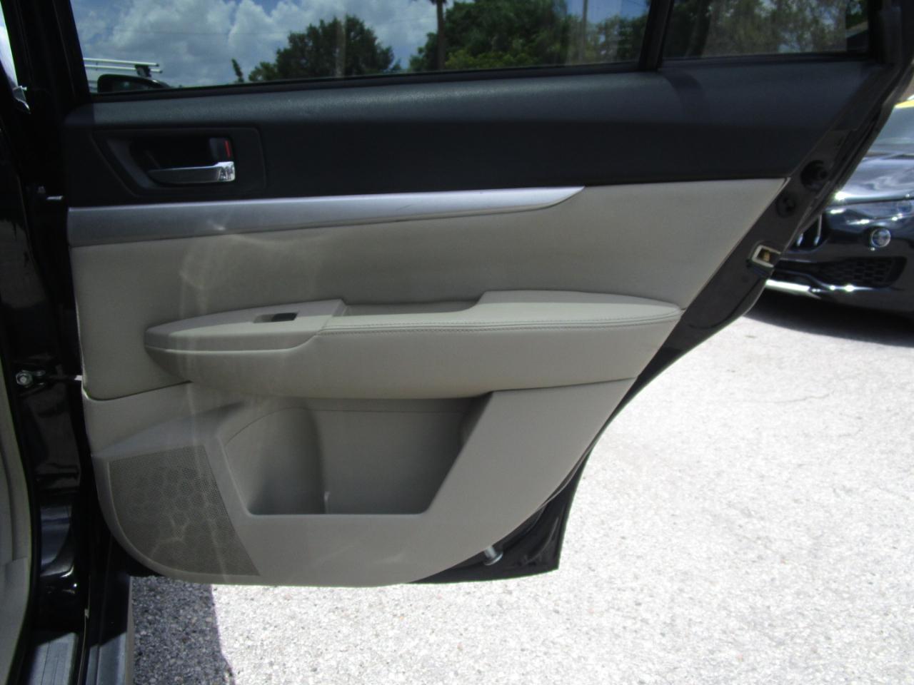 Subaru Outback 2.5i Premium 2012
